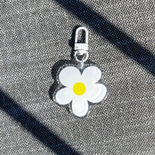 Load image into Gallery viewer, White retro flower epoxy acrylic keychain
