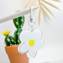 Load image into Gallery viewer, white retro flower acrylic keyring
