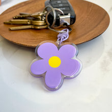 Load image into Gallery viewer, Purple retro flower acrylic keyring 

